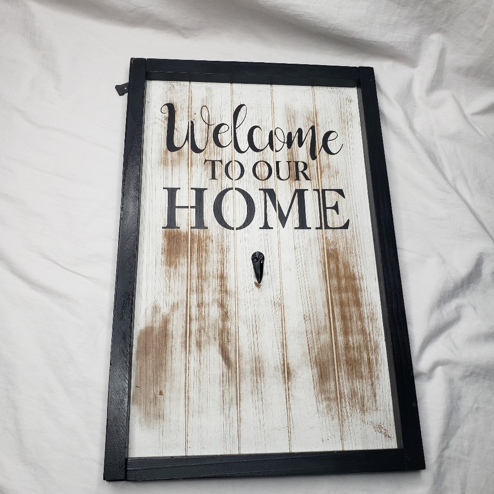 Rustic Welcome Sign with Key Hook Wall Hanging 17 x 11 Inches